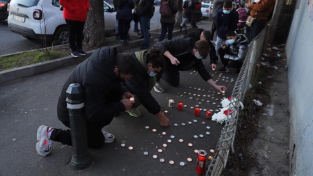 Protest în fața secției de Poliție unde lucra agentul care a lovit-o mortal pe Raisa: ,,Acest copil a murit nevinovat