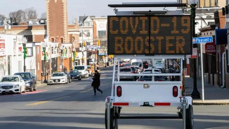 Telegraph. Marea Britanie intenționează să renunțe la obligativitatea de autoizolare după infectarea cu COVID