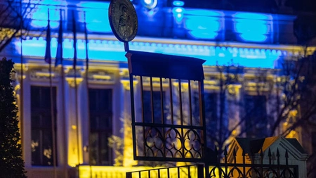 Primăria Iași, luminată în culorile Ucrainei. Mesajul primarului Mihai Chirica - VIDEO
