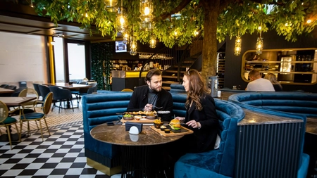 De Valentine`s Day, îndrăgostiți-vă de ofertele restaurantelor din Palas! Meniuri personalizate, deserturi savuroase și atmosferă boemă în locațiile tale favorite