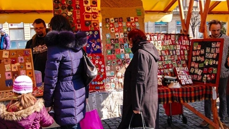 Târg de mărțișoare în Piața Unirii din Iași. Evenimentul va începe pe 24 februarie, de Dragobete