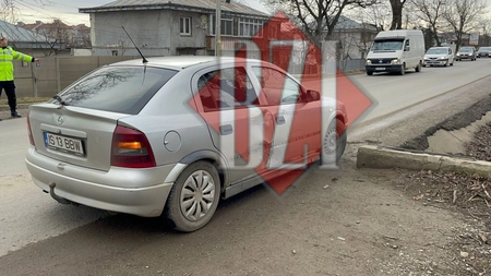 Accident rutier în Lunca Cetățuii. Au fost implicate o mașină și o ambulanță - EXCLUSIV, GALERIE FOTO, VIDEO