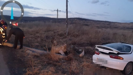 Accident rutier la Hilișeu-Horia. Un autoturism a intrat într-un stâlp de pe marginea drumului - GALERIE FOTO
