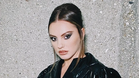 Alexandra Stan nu a spus că s-a despărțit de Alex Parker, dar artistul a făcut declarația momentului