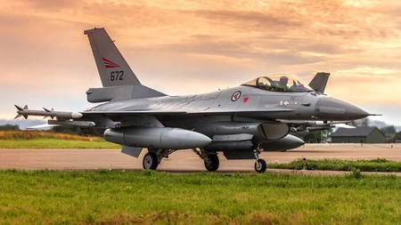 România cumpără tehnică militară la mâna a doua din străinătate în timp ce sute de oameni sunt dați afară din fabricile de armament