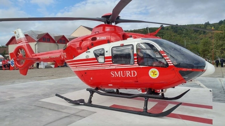 Un bărbat de 58 ani cu arsuri pe 80 la sută din corp, transferat la Iaşi cu un elicopter