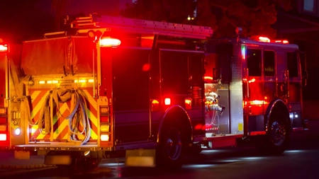 Incendiu în satul Balciu, comuna Miroslava. Flăcările au cuprins un depozit de lemne - EXCLUSIV