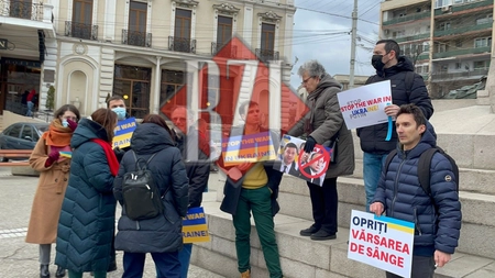 Proteste față de războiul din Ucraina. Zeci de persoane s-au adunat în Piața Unirii din Iași - EXCLUSIV, GALERIE FOTO, LIVE