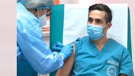 Peste 50% din populația adultă a României este vaccinată