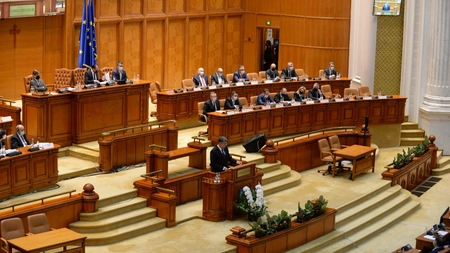 Parlamentarii violenți rămân fără salarii! Decizia este constituţională