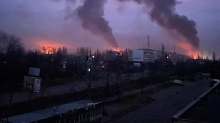 O rachetă a lovit un depozit de combustibil din Lugansk - Video