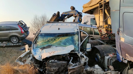 Accident rutier în localitatea Cornu Luncii, județul Suceava. Trei autovehicule au fost implicate, iar o persoană a decedat - FOTO