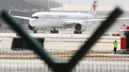 Avion cu sute de persoane s-a prăbușit în China