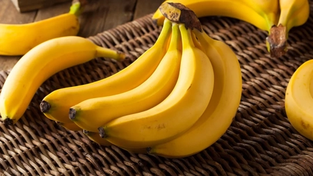 Alertă alimentară! Banane cu pesticide vândute de Kaufland și înghețată Twix și Bounty cu substanță cancerigenă