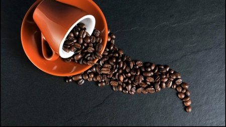 Ce înseamnă când verși cafeaua - Superstiții care au cucerit internetul
