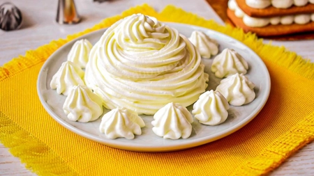 Cremă cu mascarpone fără frișcă: Cel mai delicios desert în doar câteva minute