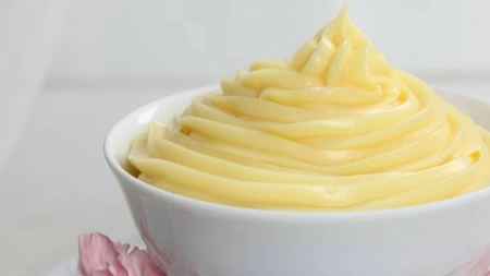 Cremă de gălbenușuri pe abur: Cum să pregătești o prăjitură delicioasă