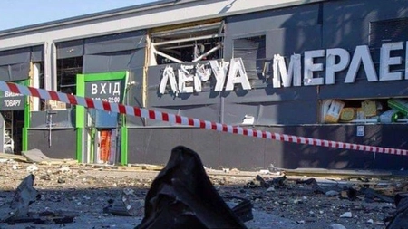 Ironia sorții! Deși Leroy Merlin a refuzat să își suspende activitatea din Rusia, rușii le-au bombardat unul din magazinele din Kiev