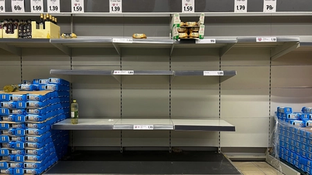 Preţuri tot mai mari la alimente. Oamenii caută promoţiile în magazine