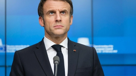 În timp ce românii se ascund, Macron anunță public ce tipuri de arme trimite Franța în Ucraina