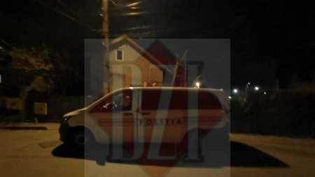 Încă o tentativă de suicid la Iaşi. O persoană ameninţă că şi va încheia socotelile cu viaţa în Podu de Piatră - EXCLUSIV, FOTO, VIDEO