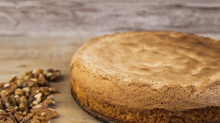 Chec cu nucă măcinata: Un desert sănătos și ușor de pregătit