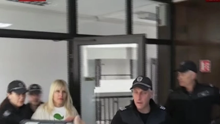 Primele imagini cu Elena Udrea în cătușe în Bulgaria. UPDATE: Procesul a fost amânat - VIDEO