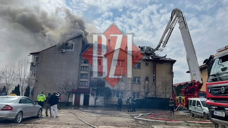 Un bloc din Miroslava a fost cuprins de flăcări - GALERIE FOTO, LIVE VIDEO, UPDATE