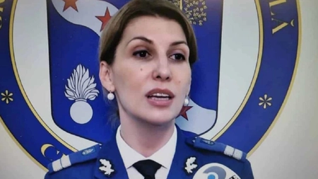 Purtătoarea de cuvânt a Jandarmeriei s-a pozat în ipostaze jenante, în cadă. Cum au reacționat șefii ei
