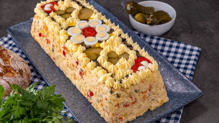 Ornare salată boeuf. Trucuri simple pentru un preparat culinar desăvârșit