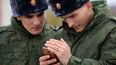Informații șocante aflate dintr-o discuție telefonică a unui cuplu de ruși. Ce îl indemna femeia să facă