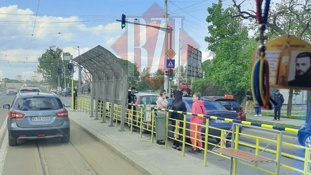 Accident rutier în zona Podu de Piatră. Trei autoturisme au intrat în coliziune - EXCLUSIV