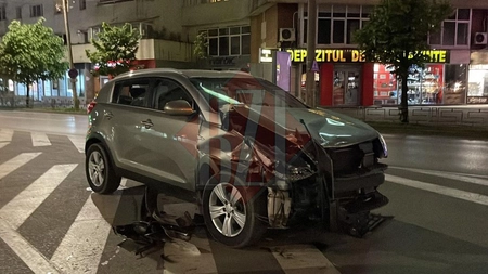Accident rutier în Podu Roș, municipiul Iași. Două autoturisme au intrat în coliziune - EXCLUSIV, FOTO, VIDEO