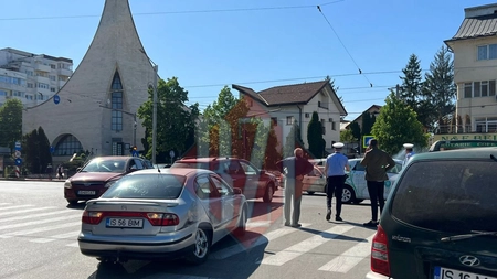 Accident rutier în zona Nicolina Belvedere. Două autoturisme s-au ciocnit - EXCLUSIV, FOTO, VIDEO