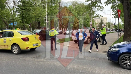 Accident rutier în Copou. O persoană a fost rănită în urma unei coliziuni între o motocicletă şi un autoturism - EXCLUSIV, FOTO, UPDATE