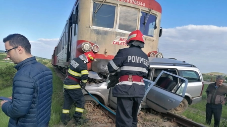 Accident feroviar grav în judeţul Iași, unde un tren a intrat în coliziune cu un autoturism! O persoană a murit - EXCLUSIV/FOTO, VIDEO