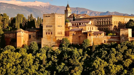 Superba Spanie te așteaptă vara aceasta: bucură-te de circuite la prețuri excelente, de la Hello Holidays