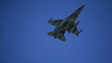 Panică la Suceava după ce un avion militar a survolat orașul - VIDEO
