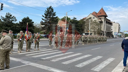 Paradă militară, desfăşurată cu prilejul aniversării Zilei Independenţei de Stat a României, la Iaşi - FOTO, LIVE VIDEO