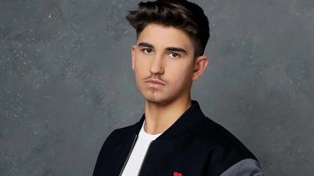Sebastian Dobrincu de la „Imperiul Leilor” are o mamă superbă. Ce spune aceasta despre fiul ei milionar