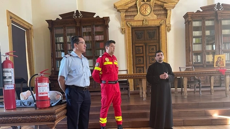 Educaţie pentru sănătate în situaţii de urgenţă, la Centrul Eparhial Iaşi - FOTO