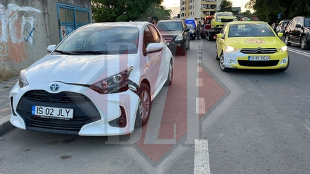 Patru autoturisme au fost implicate într-un accident rutier în municipiul Iași - EXCLUSIV, FOTO