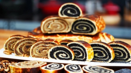 Iată cum se prepară un cozonac unguresc pufos și delicios cu nucă sau mac