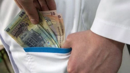 Medic din Timişoara prins în flagrant și acuzat de luare de mită