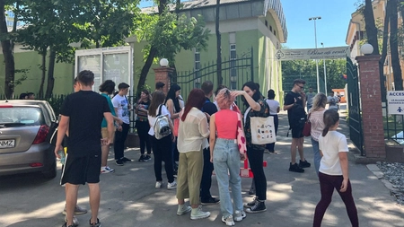 Elevii ieșeni au trecut prin prima probă de foc la examenul de BAC! „Dacă îți spun ce subiect mi-a picat, rămâi proastă!” – GALERIE FOTO