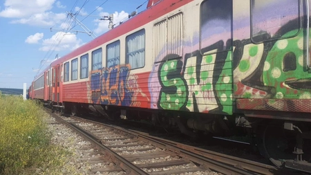 Un tren de călători Iași - Hârlău s-a defectat în localitatea Podu Iloaiei
