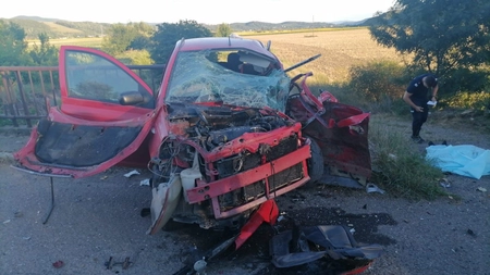 Accident rutier în comuna Sănduleni, județul Bacău. O persoană a murit și trei au fost rănite - FOTO