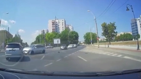 Accident rutier pe Splai Bahlui. Două autoturisme s-au ciocnit - VIDEO