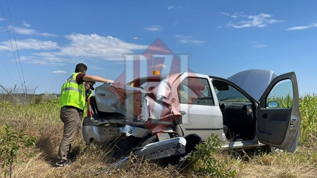 Accident rutier ce putea avea urmări  grave la Popricani! Un microbuz de transport persoane a intrat în coliziune cu un autoturism! Două persoane au fost rănite  -EXCLUSIV, FOTO, VIDEO, UPDATE