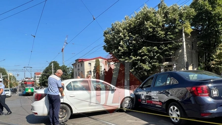 Accident rutier în zona Gării. Circulaţia tramvaielor a fost deviată din cauza unei coliziuni - EXCLUSIV, FOTO